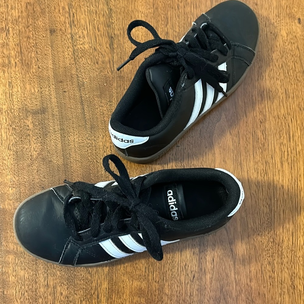 Adidas Black Synthetic Leather Youth Sneaker Size 2
